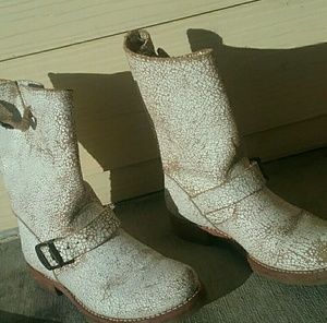 Frye distressed engineer boot fit 6,5